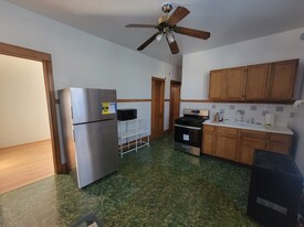 Building Photo - 3046 N Haussen Ct