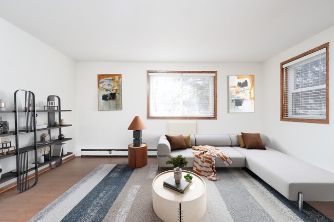 Building Photo - Highcroft Manor Apartments Located in Wayzata, MN