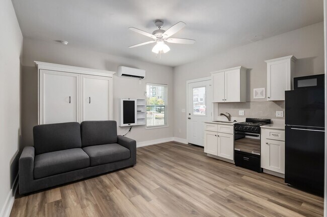 Building Photo - Walking Distance to Campus - Ansley Way STUDIO