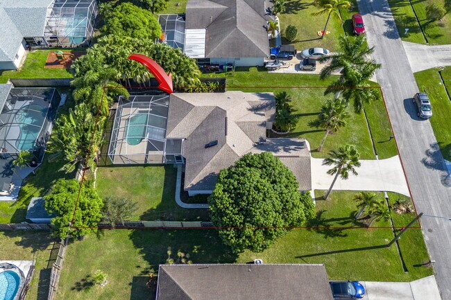 Building Photo - 967 SE Browning Ave