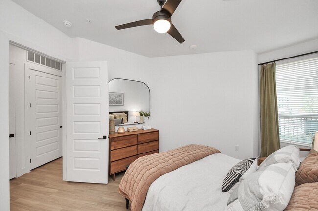 Building Photo - 15635 Memorial Dr