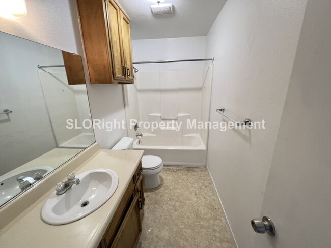 Building Photo - AVAILABLE OCTOBER - Paso Robles Apartment - 2 Bedroom 2 Bathroom
