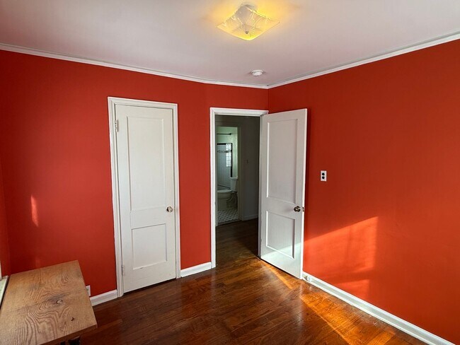 Building Photo - Move-In Ready 3 Bedroom, 2 Bathroom Home in Dearborn