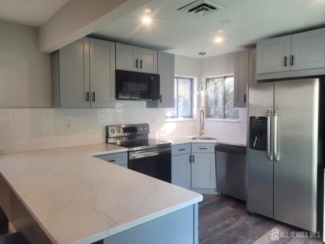 Building Photo - 249 Olsen St