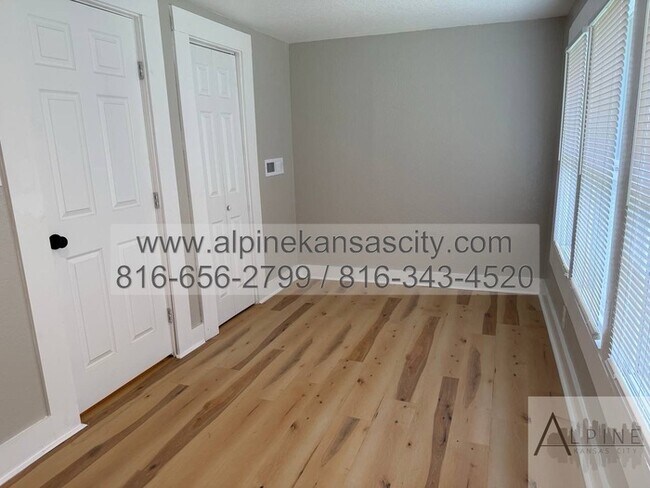 Building Photo - Updated Midtown Home Available