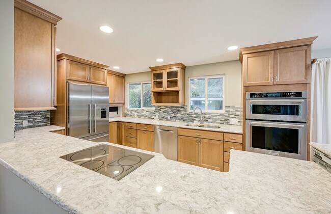 Building Photo - Beautiful 4 Bedroom Home in Matthews Beach AVAILABLE NOW!