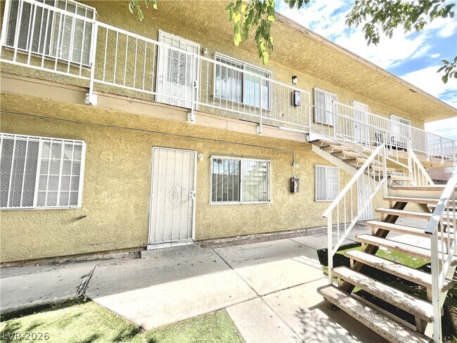Building Photo - 3427 E Cheyenne Ave
