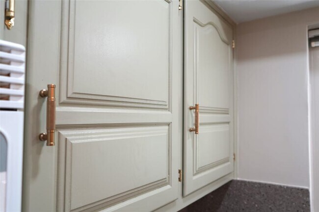 Building Photo - 311 Gwendola Dr