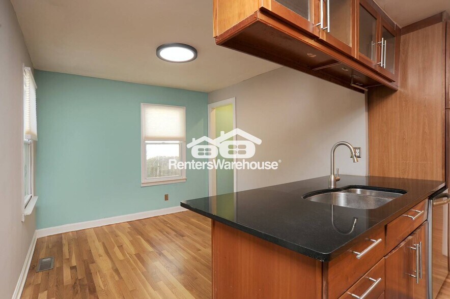 Building Photo - 1704 Belle Isle Cir NE