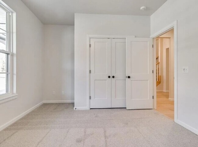 Building Photo - Model Home in East Edmond + 3 bedrooms + B...