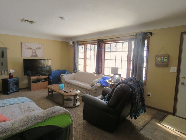 Building Photo - 1416 13th St S