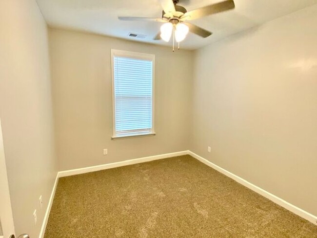 Building Photo - Now Leasing a 5 Bedroom 3 Bath Home in Byh...