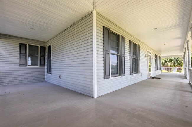 Building Photo - 2029 Mt Pleasant Rd