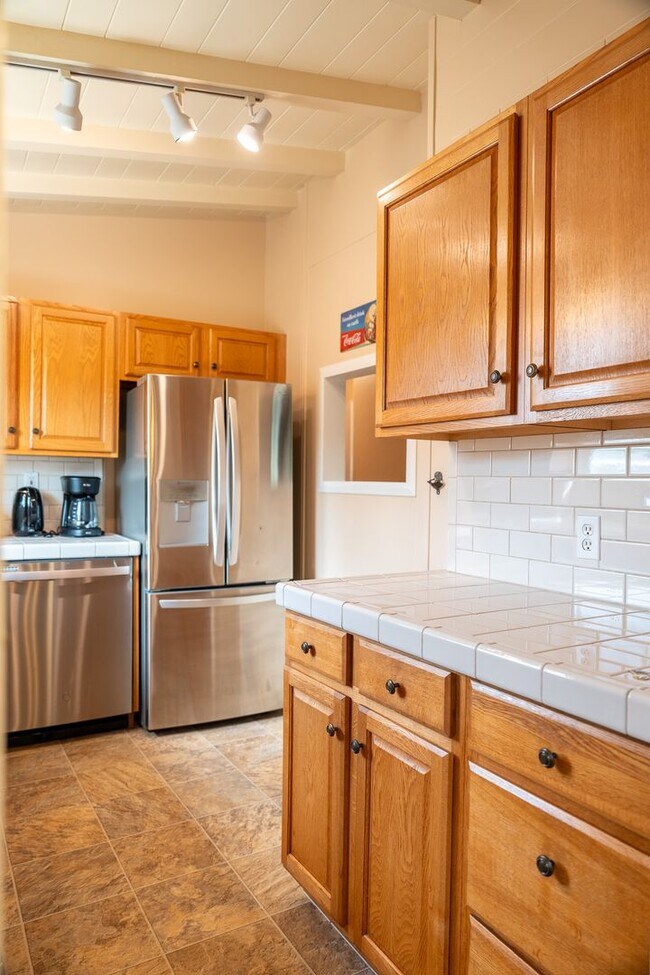 Building Photo - Peaceful Cottage Home w/ 3B2B