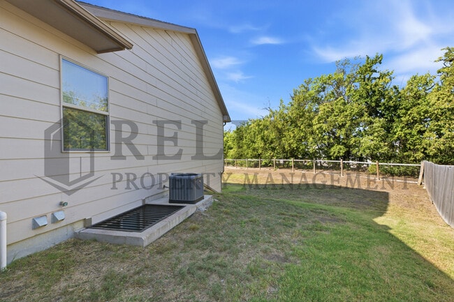 Building Photo - 2202 E Quivira Cir
