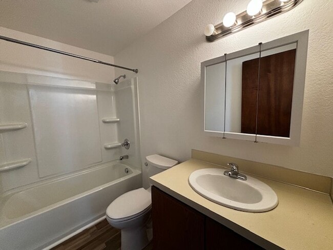 Building Photo - Spacious, two bedrooms, one bath in the Ro...