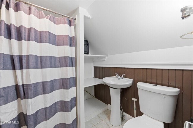 Building Photo - 106 Lawrence St