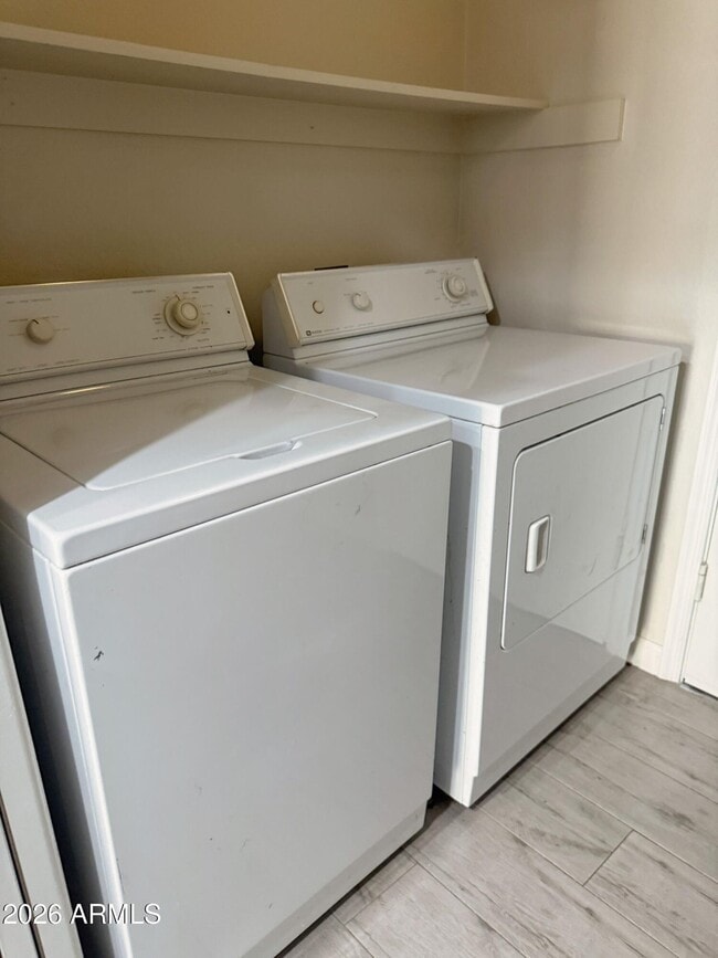 Building Photo - 2605 W Willow Ave