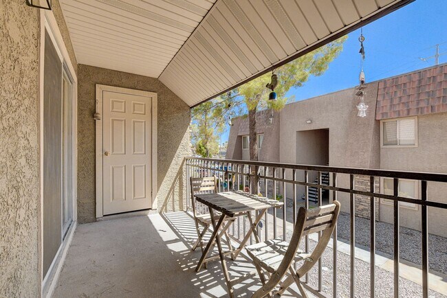 Building Photo - SINGLE BEDROOM CONDO IN GUARD GATED COMMUN...