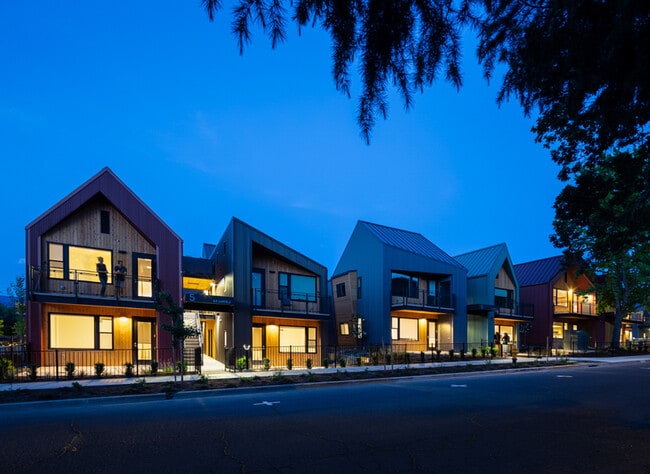 Building Photo - 168 Garfield St