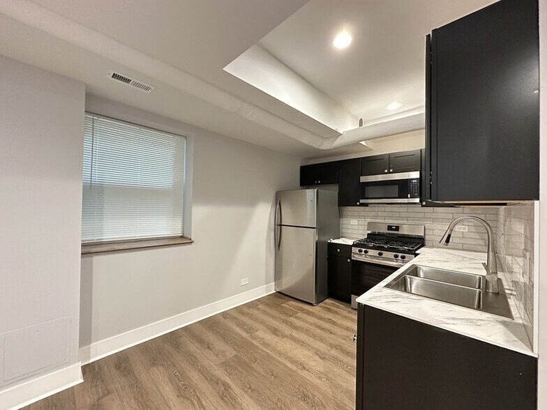 Building Photo - 5010 N Springfield Ave