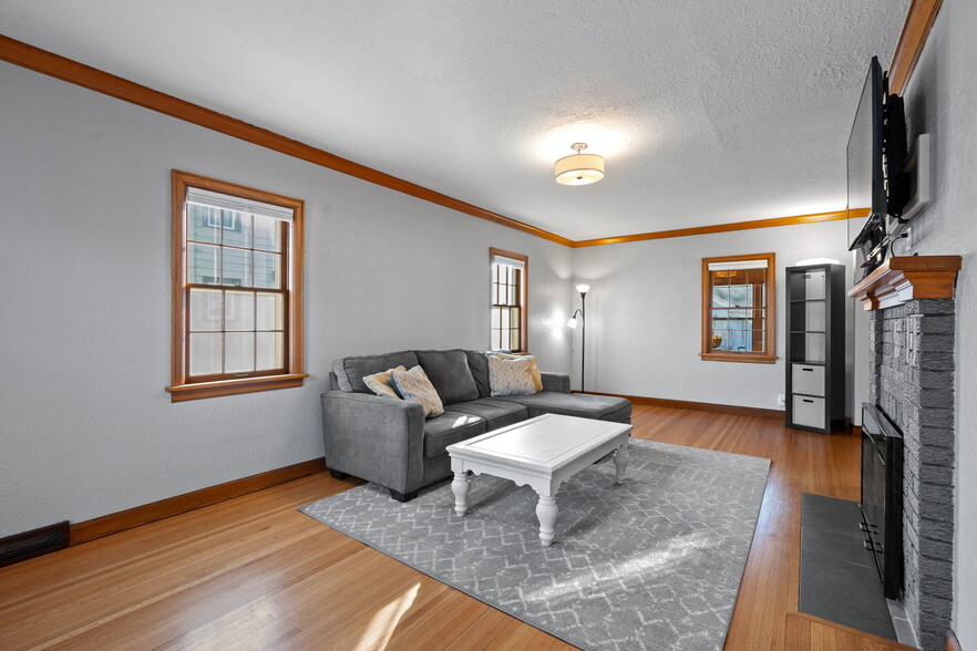 Building Photo - 1109 3rd St NW