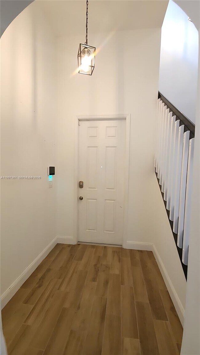 Building Photo - 343 NE 36th Terrace