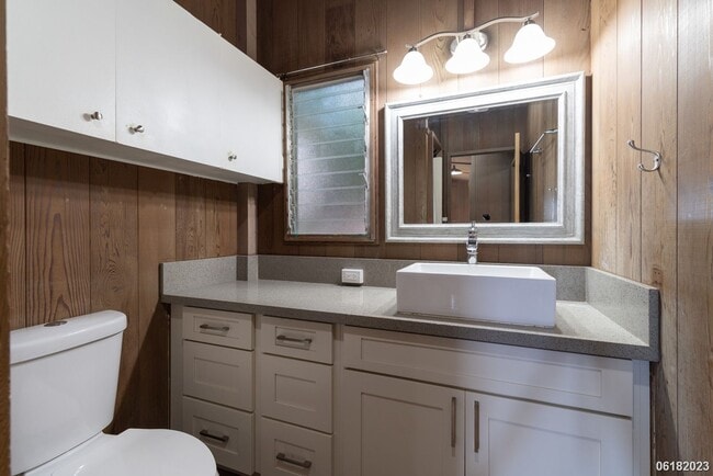 Building Photo - Fully Renovated 3BR/2BA/2Car Garage in Pea...