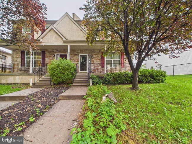 Primary Photo - 332 W 4th Ave
