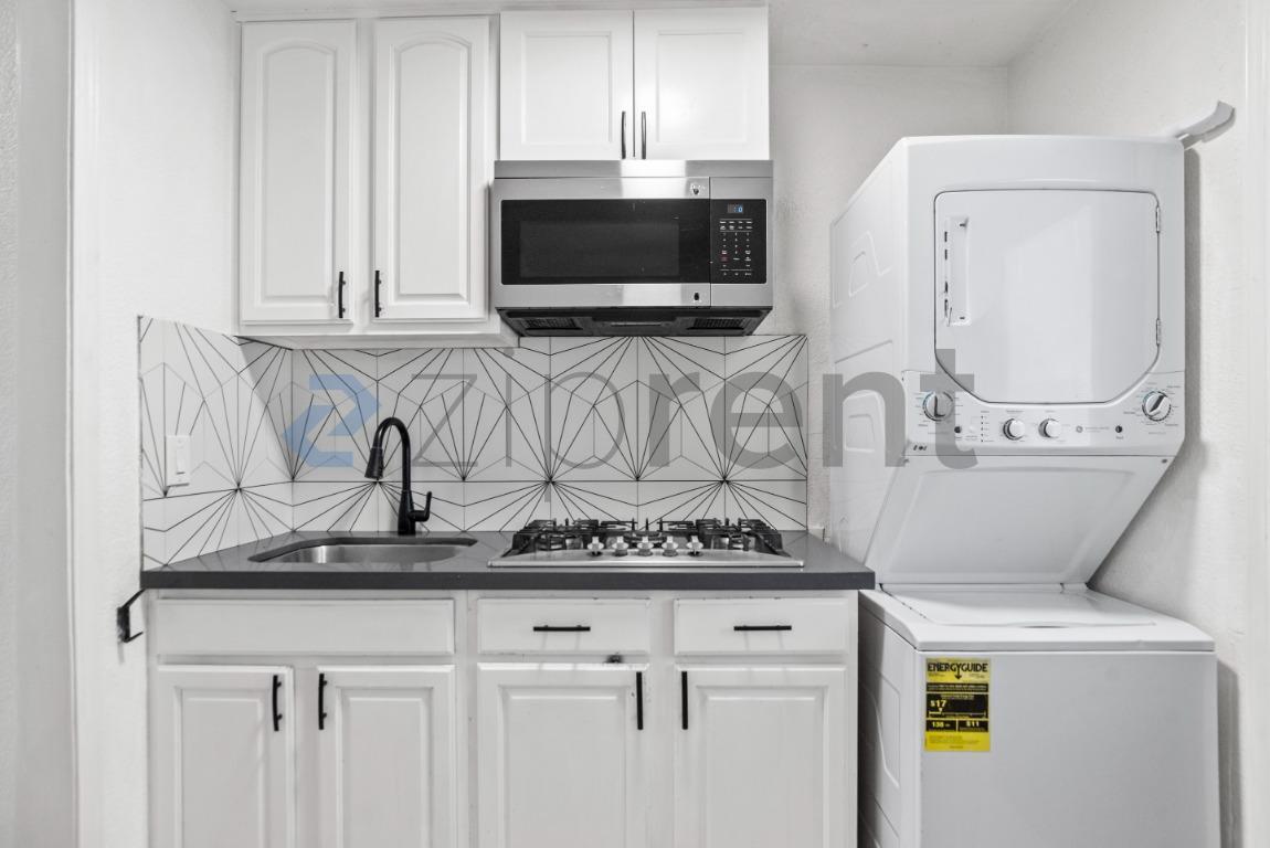 Building Photo - Unit A