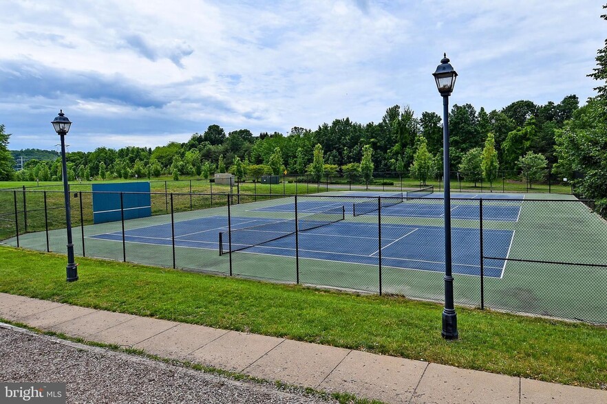 Community Tennis Court - 16739 Sweeney Ln