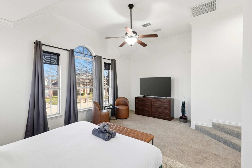 Building Photo - 5717 Christy Ln