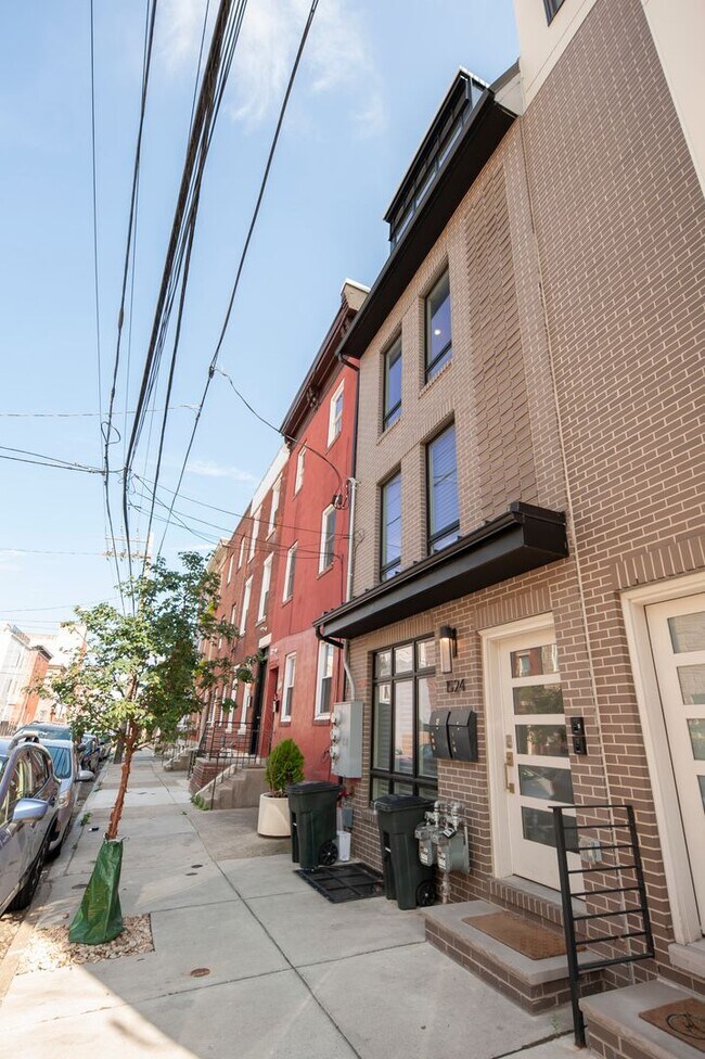 Building Photo - 1524 Catharine St
