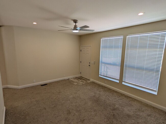 Building Photo - 6855 Equinox Ln