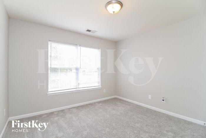 Building Photo - 2165 Rindle Dr