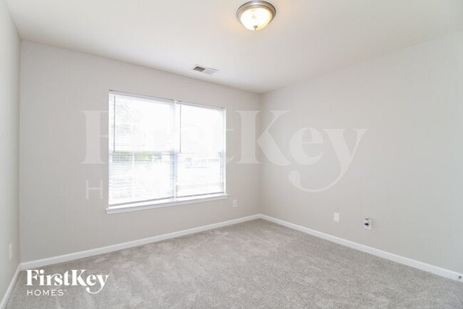 Building Photo - 2165 Rindle Dr