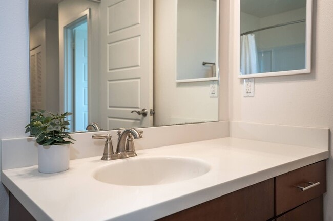 Building Photo - Beautiful Designed Spacious 3 bed/2.5 Bath Home at Kehalani with Ocean Views!