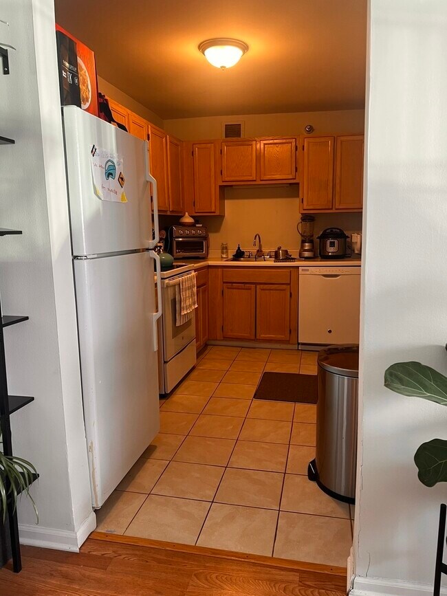 Building Photo - 200 N Dearborn St