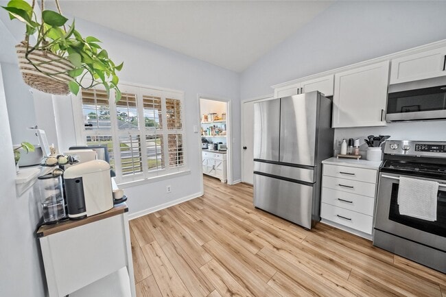 Building Photo - Whitemarsh Island Gem - Charming 3-Bedroom Home on a Corner Lot in Battery Point