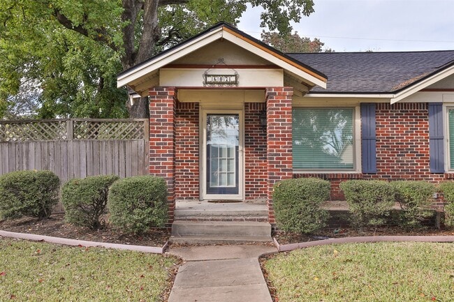 Building Photo - 607 Lakeview Dr