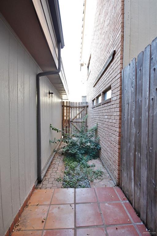 Building Photo - 132 E Xanthisma Ave