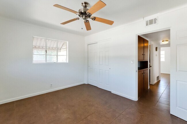 Building Photo - SFR in CENTRAL LOCATION - CLOSE TO U OF A