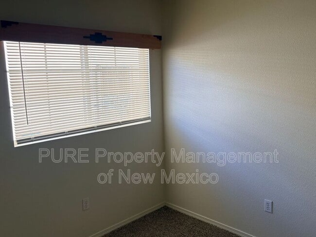 Building Photo - 404 Desert Rock Dr SW