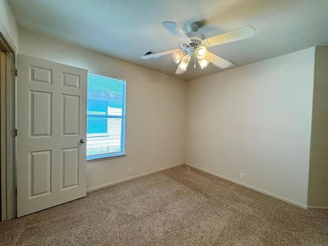 Building Photo - 172 Spruce Dr