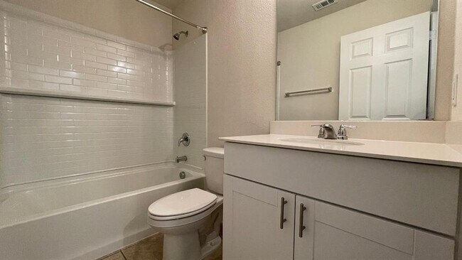 Building Photo - 1315 Binfield Dr