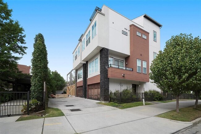 Building Photo - 713 Nicholson St