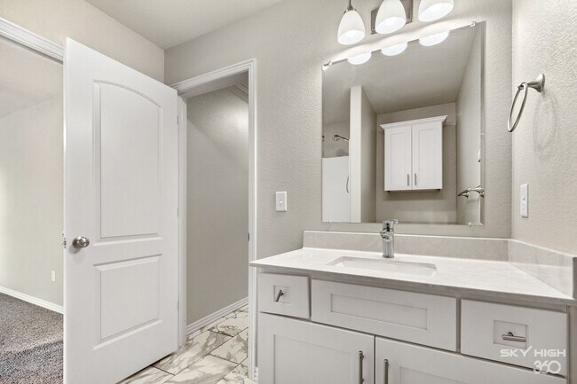 Building Photo - 530 Highland Ave