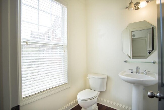 Building Photo - 5720 Pine Oak Dr NW