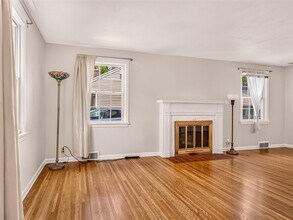 Building Photo - 82 Clovercrest Dr