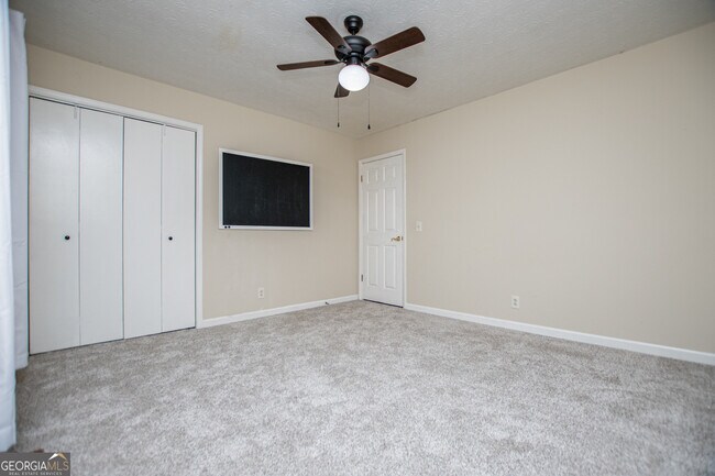 Building Photo - 1499 Stonington Ct